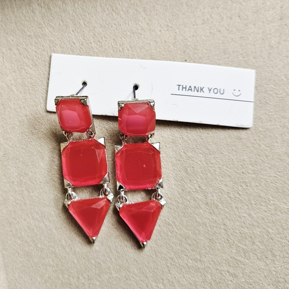 NWT! Gorgeous Pink Asymmetric Gem Dangle Earrings! - Picture 3 of 8